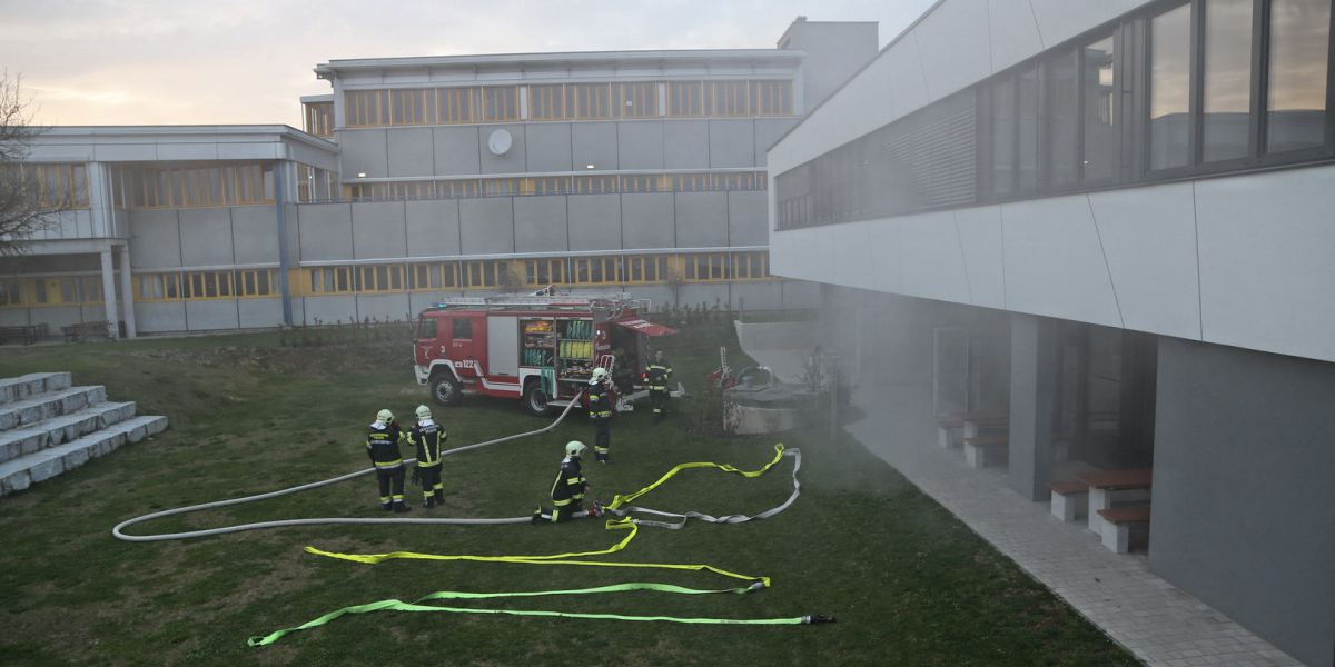 Brand im Trauner Bundesschulzentrum beübt
