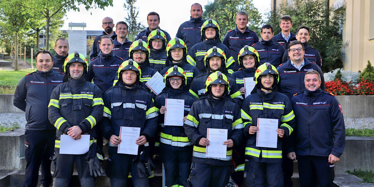 11 neue Feuerwehrfrauen und Feuerwehrmänner für die Stadt Traun