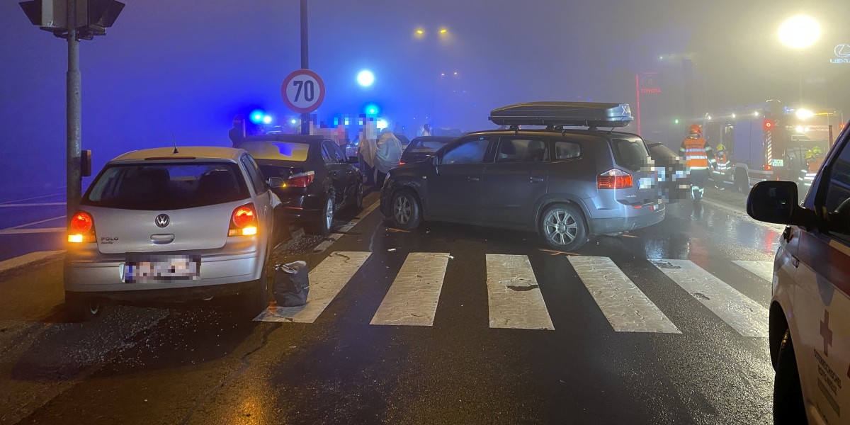 Einsatz 16. Februar - 16 Fahrzeuge im Nebel in Serienunfall verwickelt