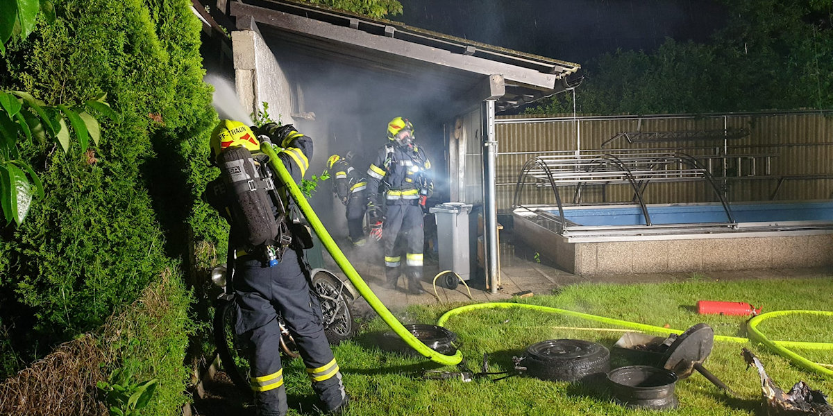 Einsatz 03.06.2022 - Brand in einer Gartenhütte rasch gelöscht, Akku betroffen